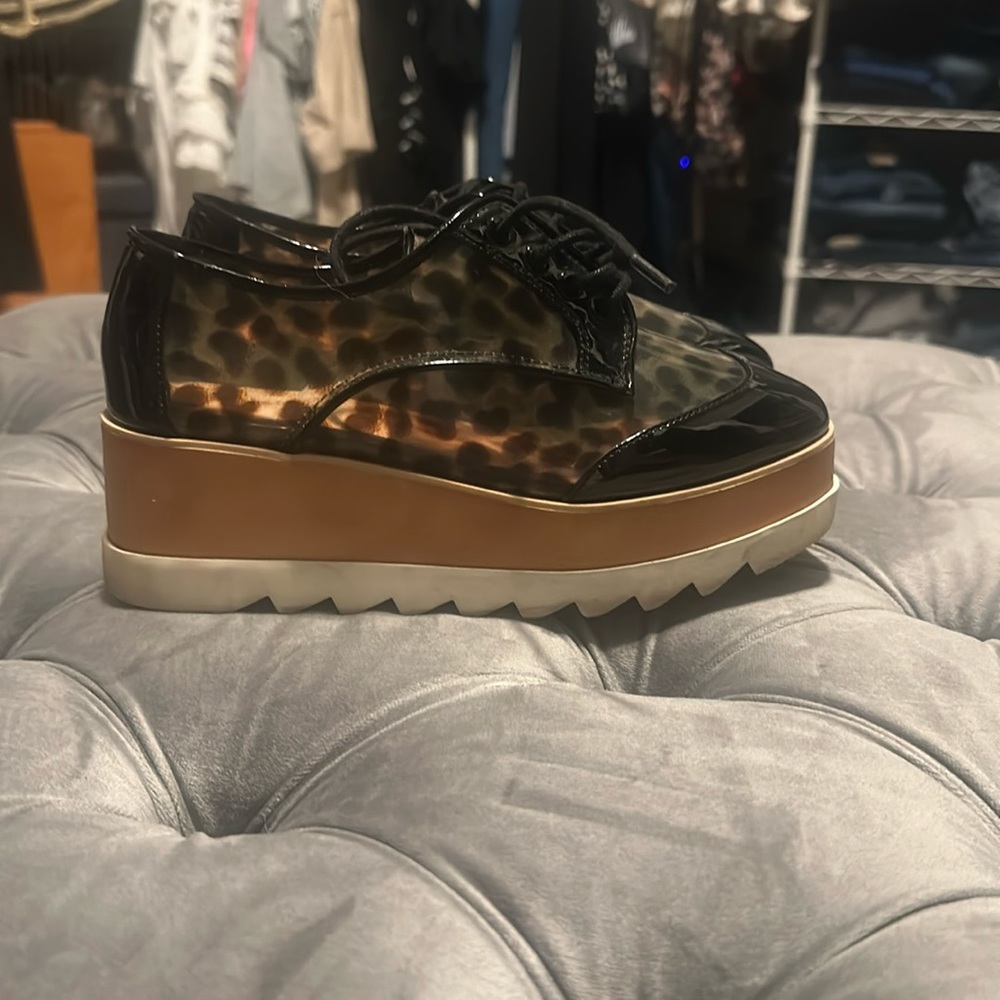 Platform shoes - tan and black